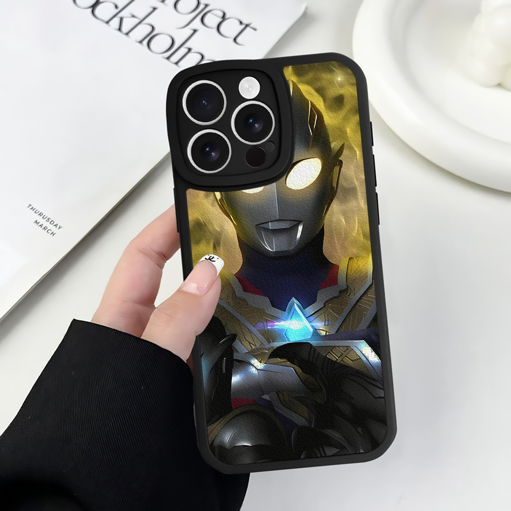 （画像用） ウルトラマン Ultraman 【iPhone 16シリーズ対応】シリコンスマホケース（レザー調） 材質：シリコン